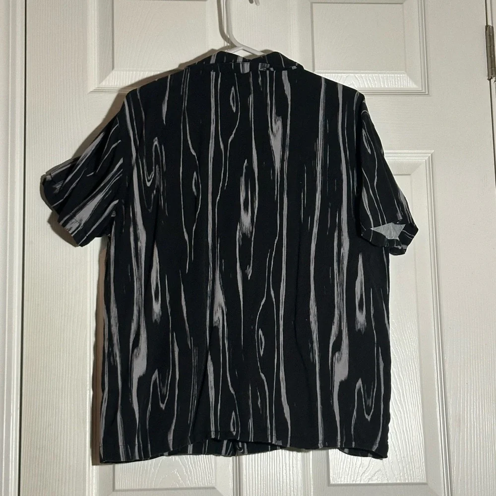 Button up - Picture 2 of 3